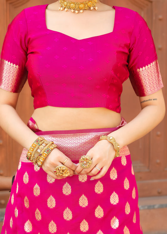 Graceful Rani Katan Litchi Silk Banarasi Saree Featuring Intricate Zari Butta Weaving
