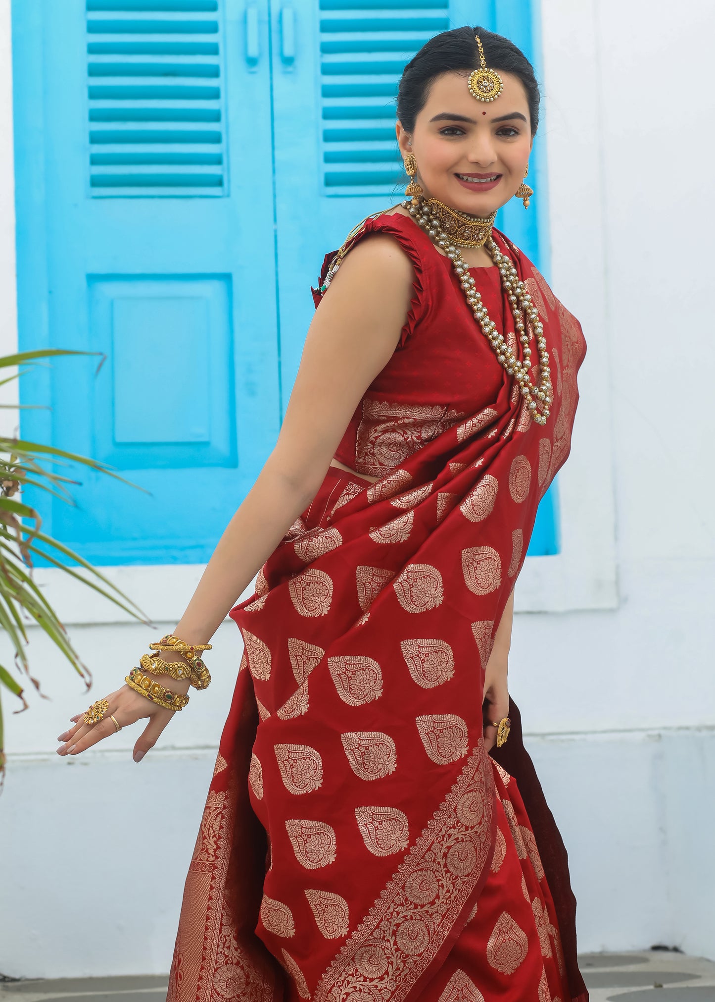 Exclusive Red Katan Litchi Silk Banarasi Saree Featuring Intricately Woven Zari Buttas