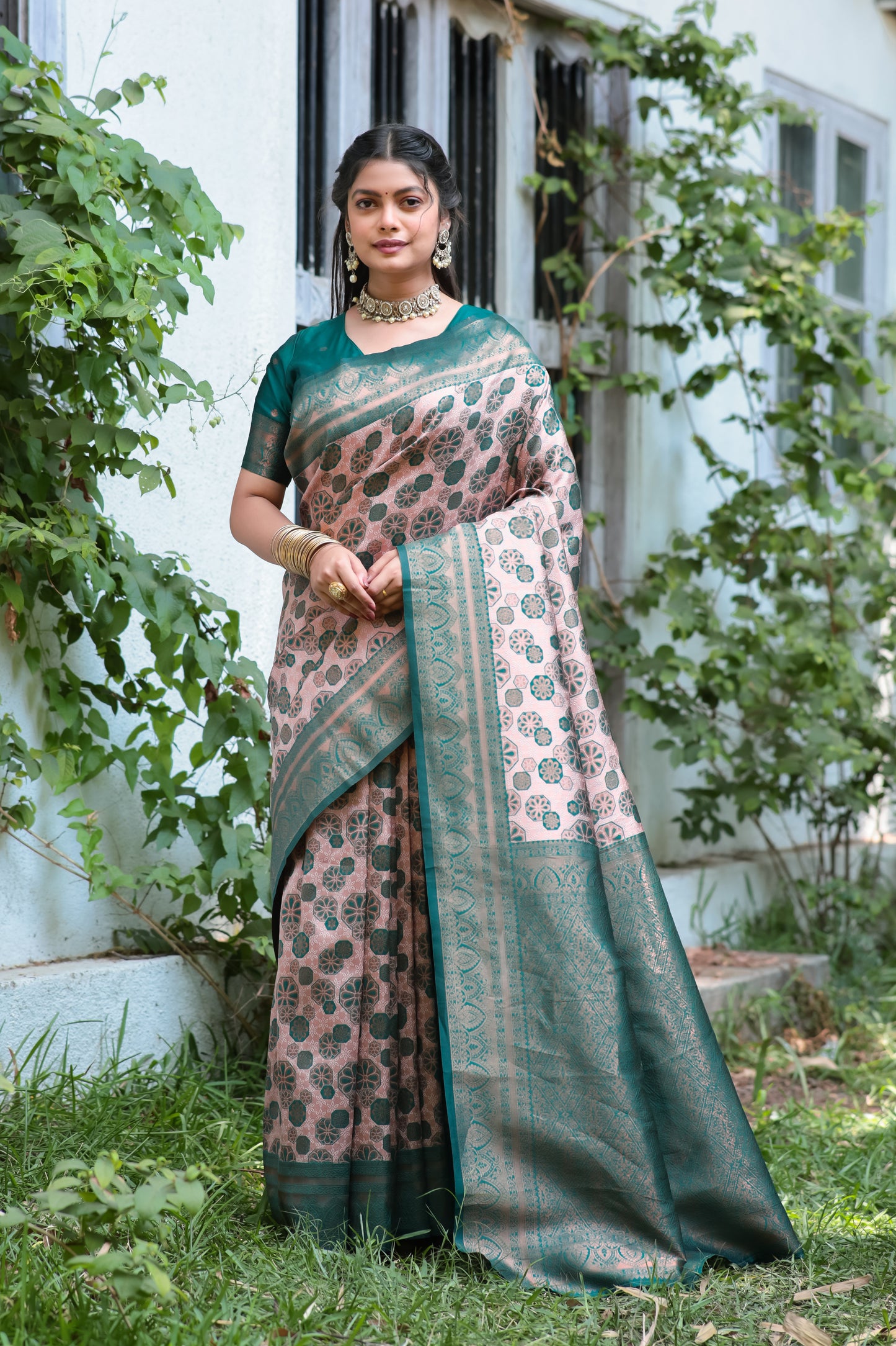 Peach Rama Litchi Soft And Silk Banarasi Saree with Floral Zari Woven